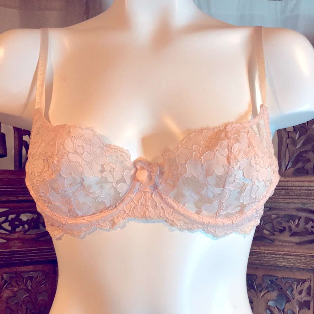 Soft Pink Lace Bra in EXCELLENT condition!